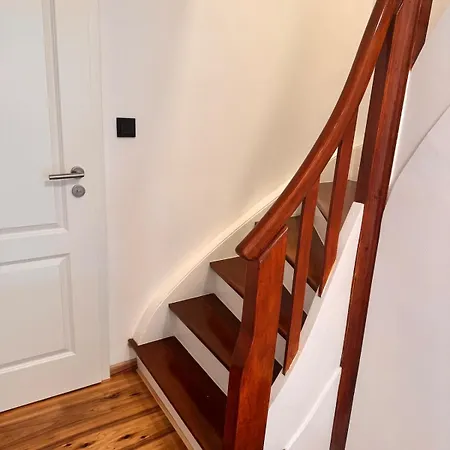 Villa Independent House With Parking, Connecting Messe & Centre *