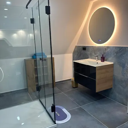 Independent House With Parking, Connecting Messe & Centre * Hannover